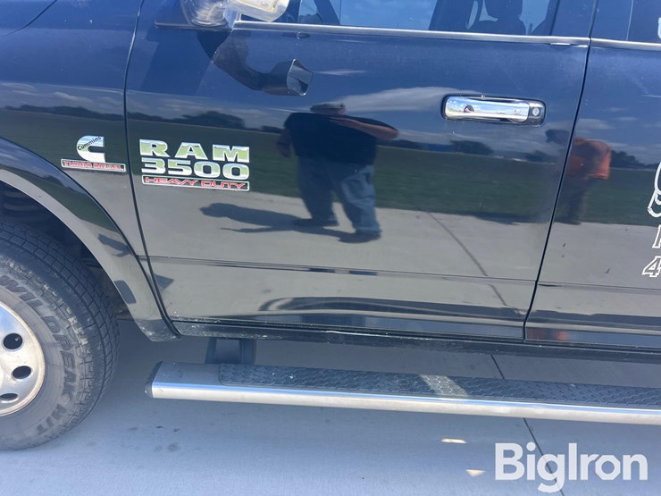 2017-ram-3500-laramie-image-17