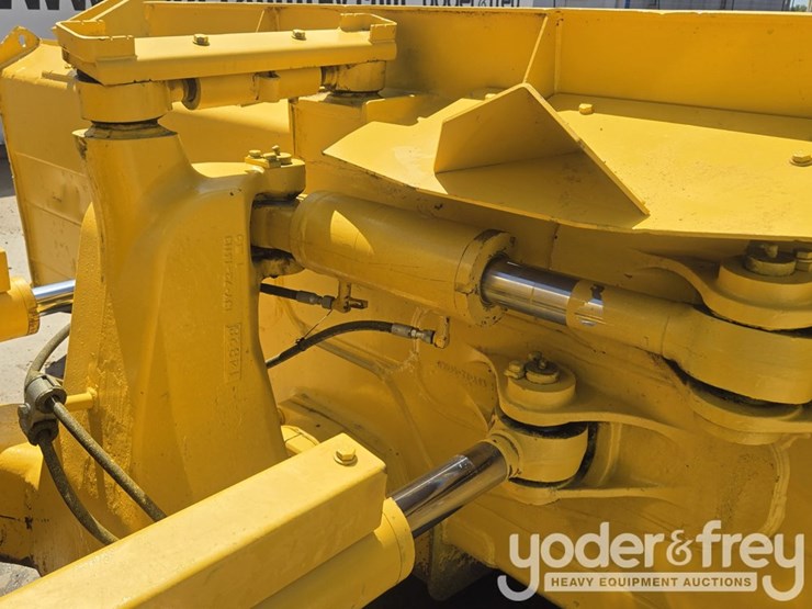 2021-komatsu-d61px-24-image-24