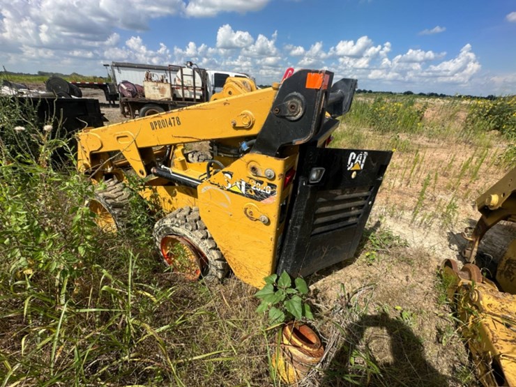 2019-caterpillar-232d-image-3