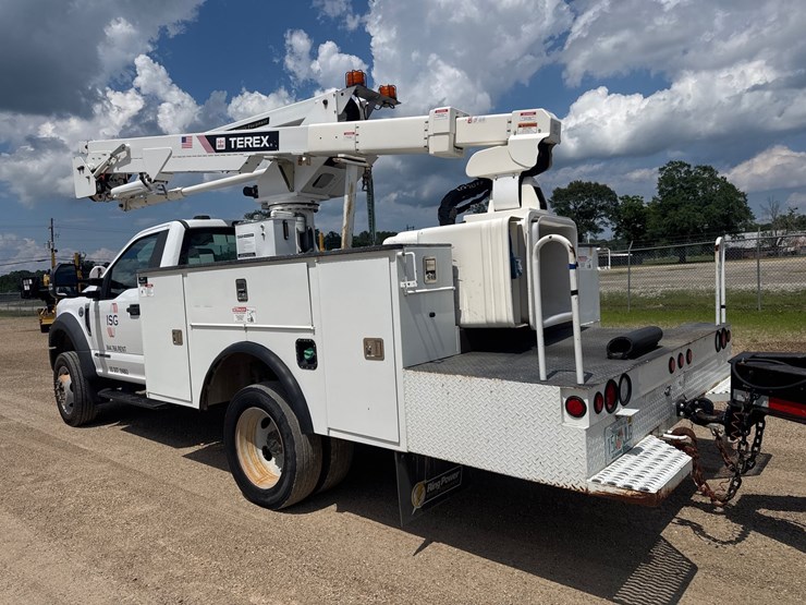 2020-ford-f550-image-27