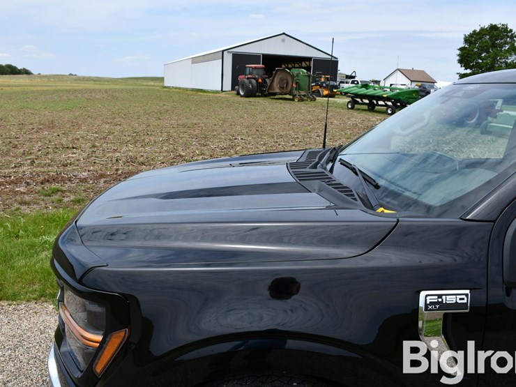 2025-ford-f150-xlt-image-11