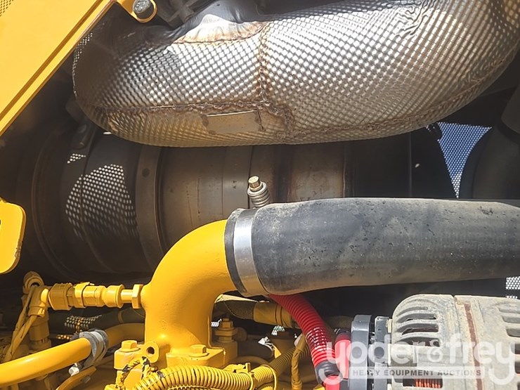2023-deere-650k-lgp-image-43