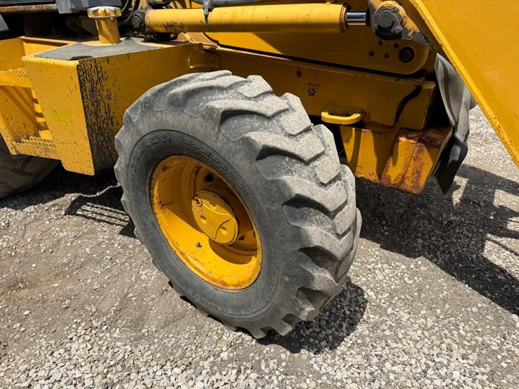 deere-410g-image-11