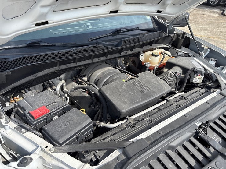 #3627-•-2021-chevrolet-silverado-pickup-truck-image-15