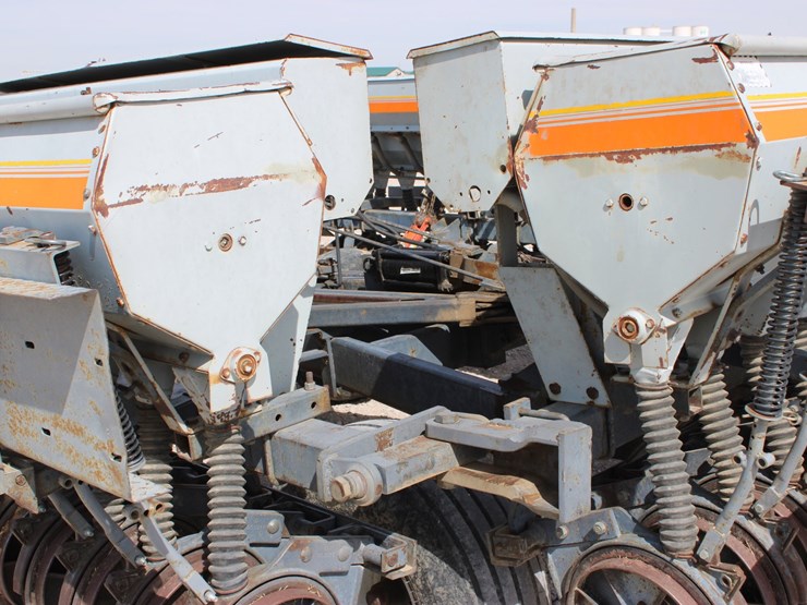 #1008-•-crustbuster-27ft-grain-drill-image-30