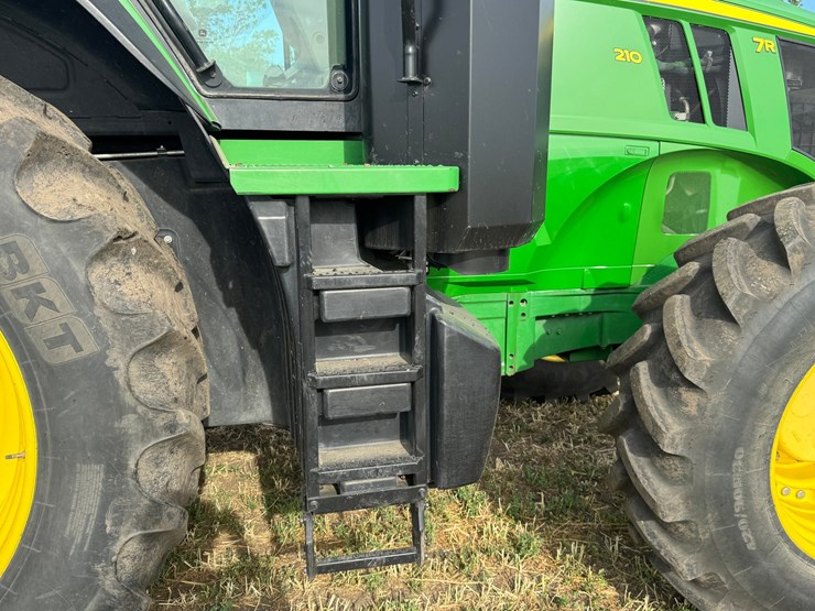 2023-john-deere-7r-210-image-33
