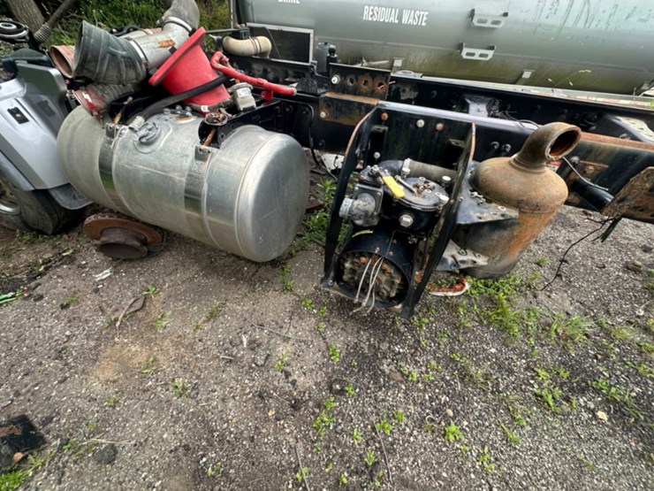2019-peterbilt-567-image-3