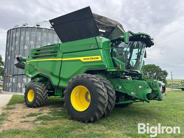 2022-john-deere-x9-1000-image-3