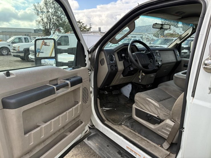 2008-ford-f550-image-19