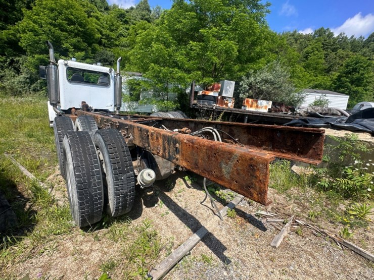 2005-peterbilt-379-image-3