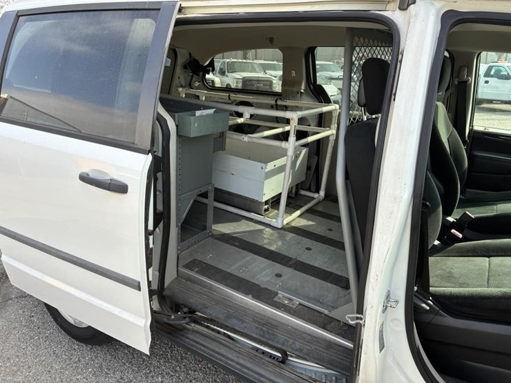 2012-dodge-caravan-image-11
