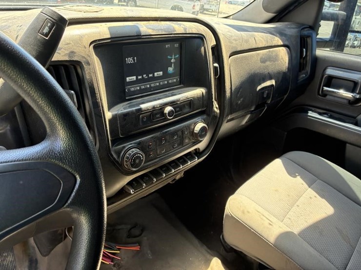 2018-chevrolet-silverado-1500-image-15