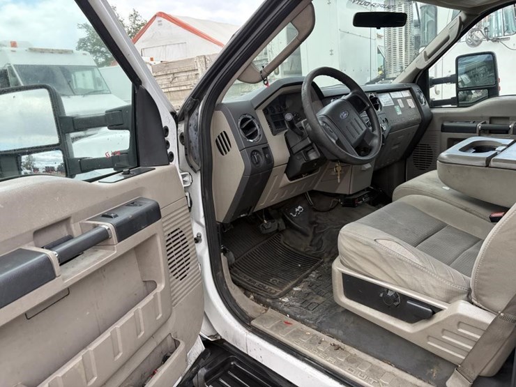 2008-ford-f550-image-24