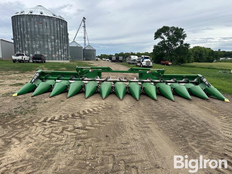 2022-john-deere-c12f-image-2