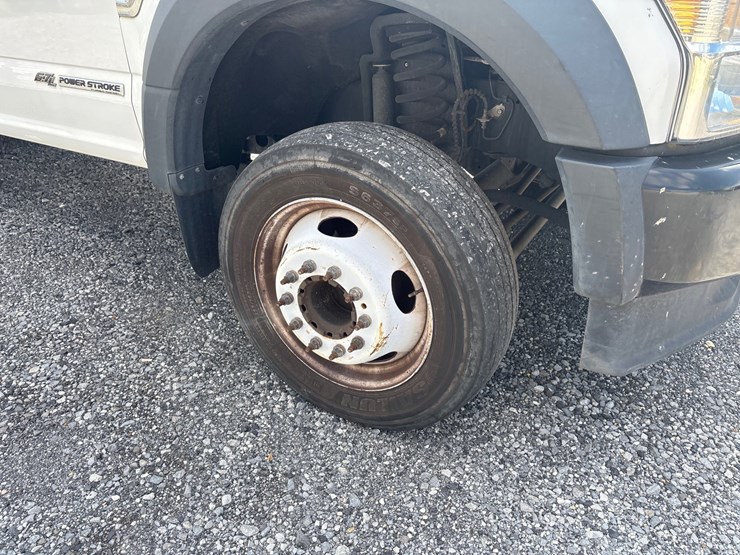 2022-ford-f550-image-10