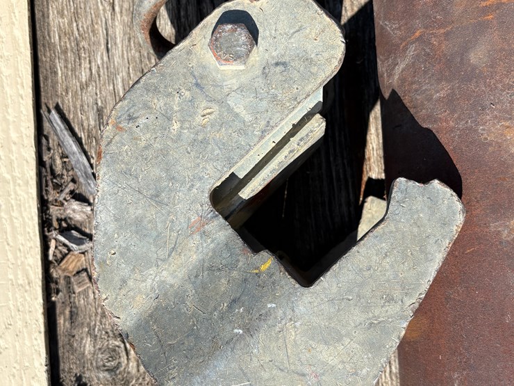 split-overhaul-ball,-lifting-clamp-and-hydraulic-breaker-image-9