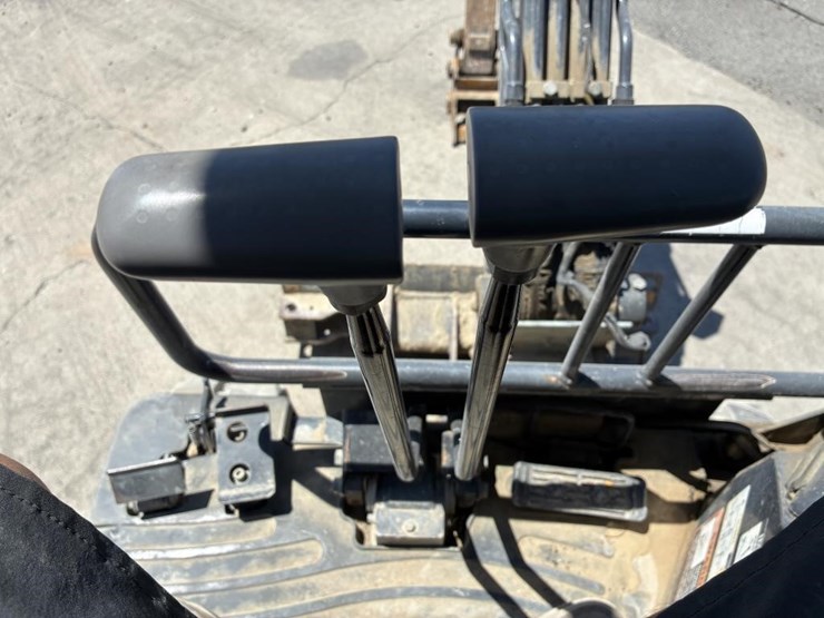 2016-deere-17g-image-13