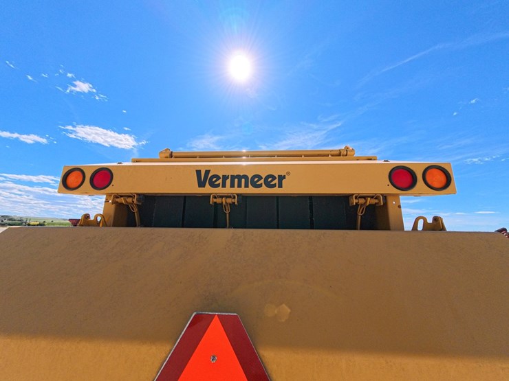 2010-vermeer-605-image-37
