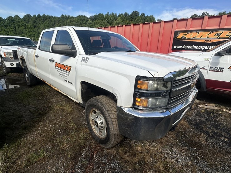 2015-chevrolet-silverado-2500hd-image-2