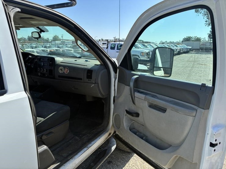 2012-gmc-sierra-2500-image-14