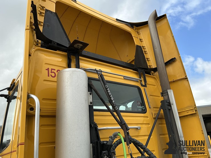 2016-volvo-vnl64t300-image-16
