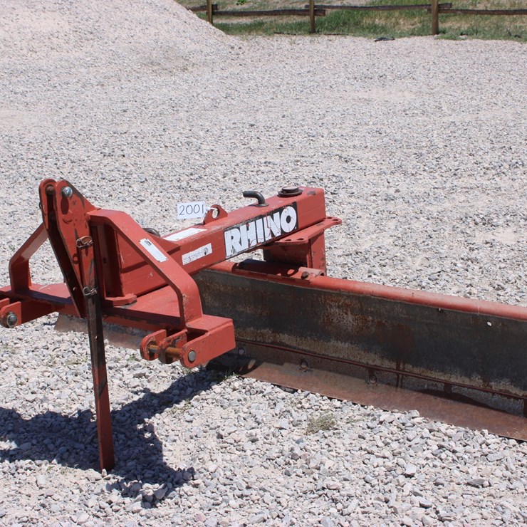#2001 • RINO R800 3 Point Blade
