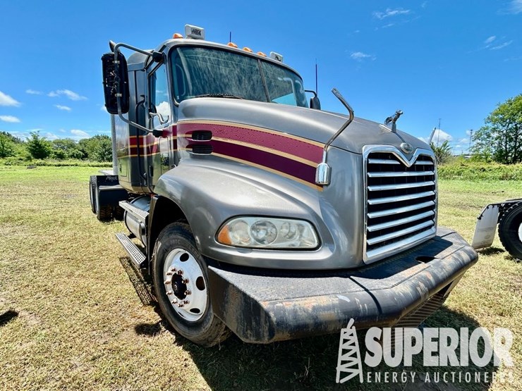 (x)-(9-95)-2006-mack-cxn613-t/a-truck-tractor-w/-s...-image-2