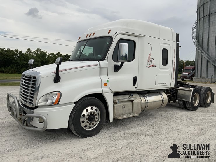 2018-freightliner-cascadia-125slp-t/a-6x4-sleeper-truck-tractor-image-1