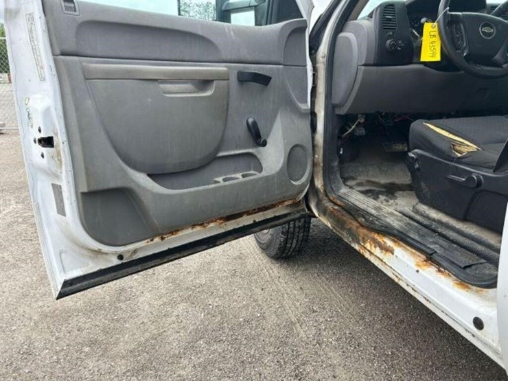 2012-chevrolet-silverado-3500hd-image-17