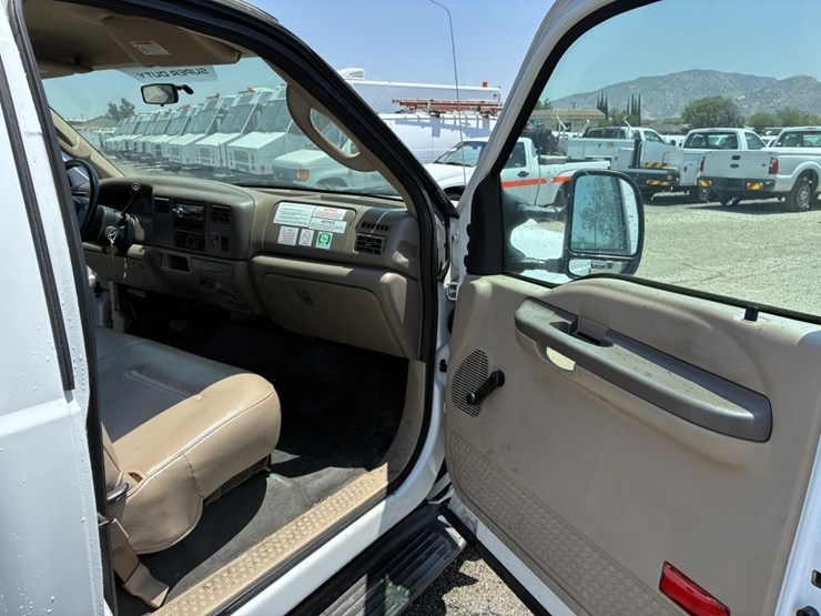 2004-ford-f250-xl-image-10