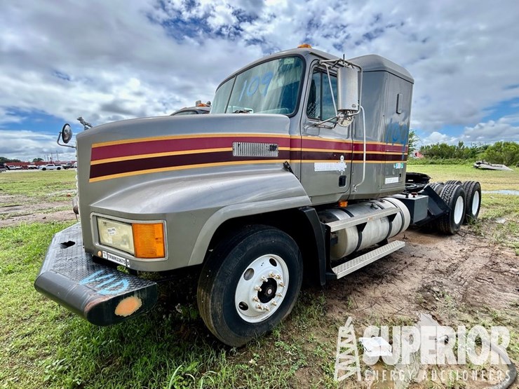 1998-mack-ch613-image-1