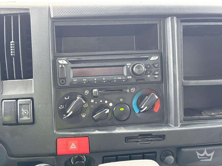 2024-isuzu-nrr-image-21