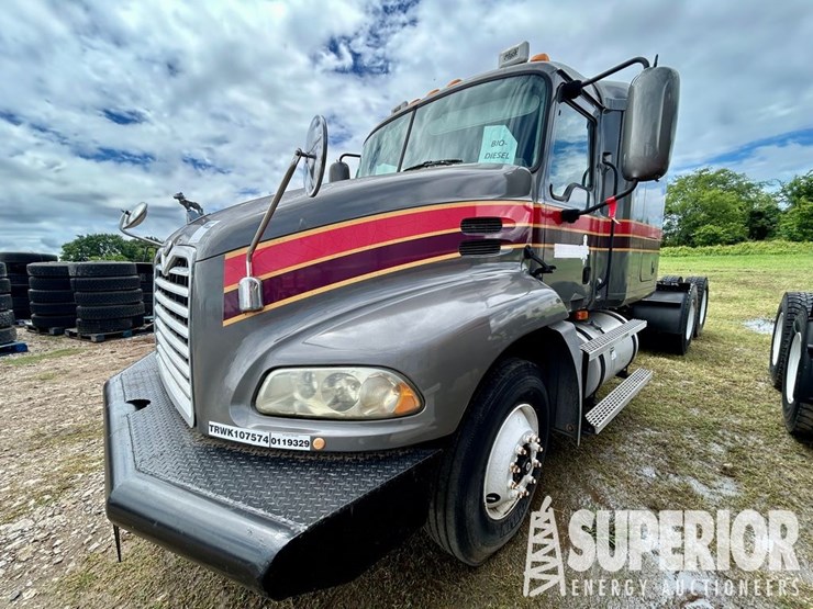 (x)-(9-32)-2007-mack-csn613-t/a-wet-kit-truck-trac...-image-3