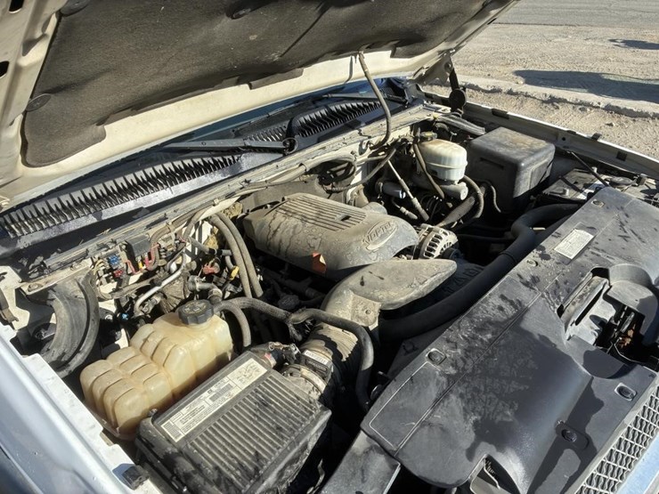 2003-chevrolet-silverado-2500-image-8