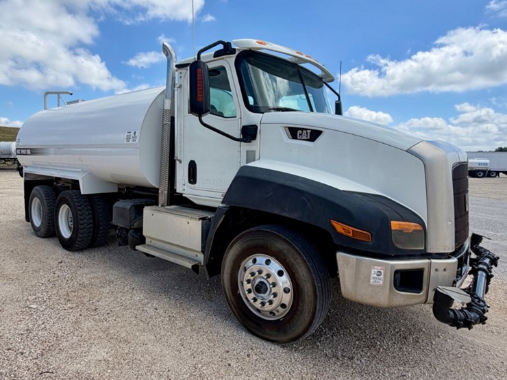 2015-caterpillar-ct660-image-3
