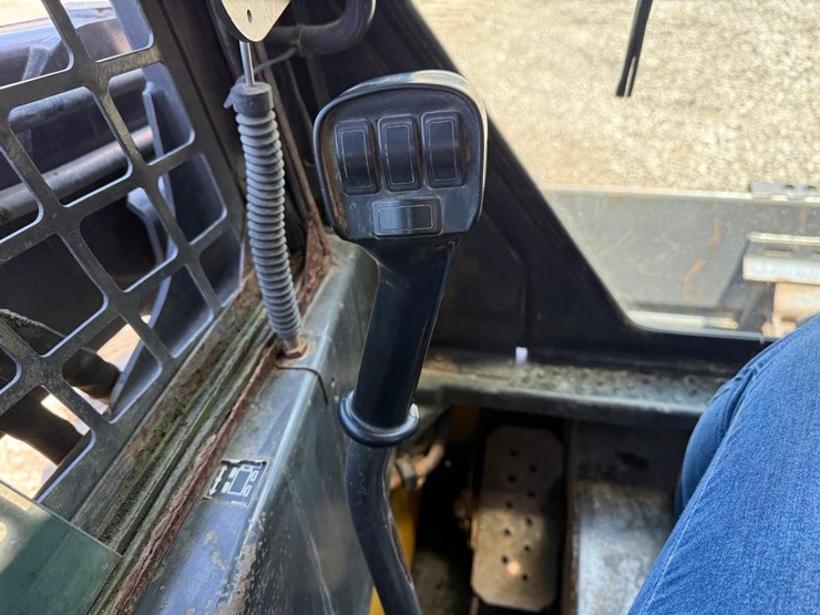 new-holland-ls190b-image-23