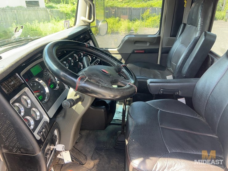 2011-kenworth-t800w-image-23
