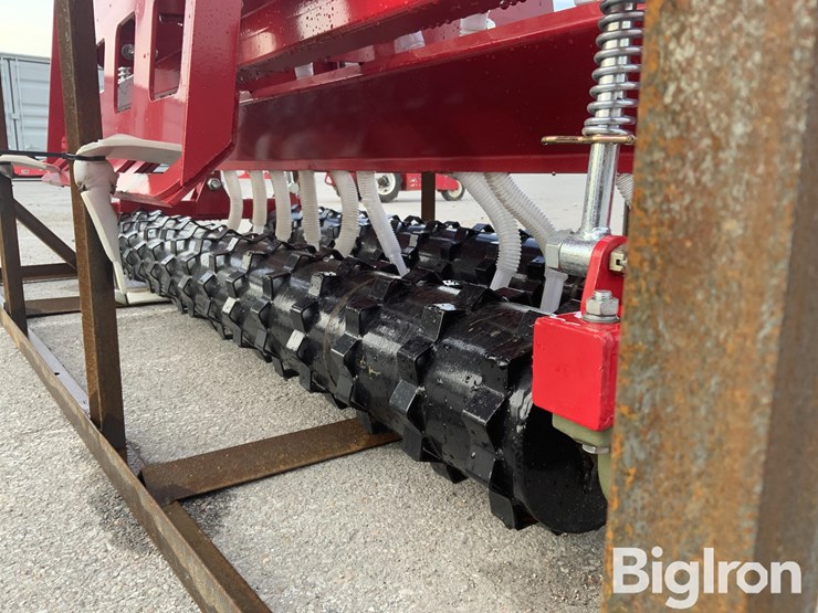 2026-massey-ferguson-730-image-11