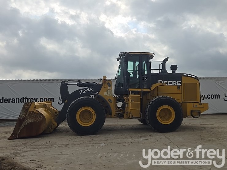2019-deere-724k-image-2