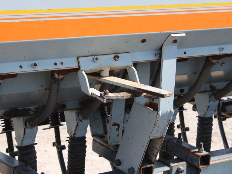 #1008-•-crustbuster-27ft-grain-drill-image-22