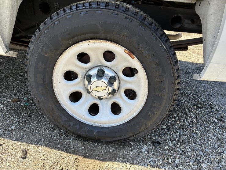2011-chevrolet-1500-image-5