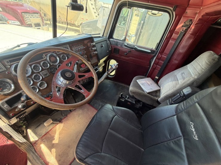 1999-peterbilt-379-image-10