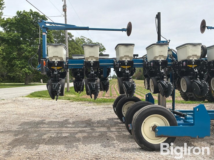 2005-kinze-3500-image-16