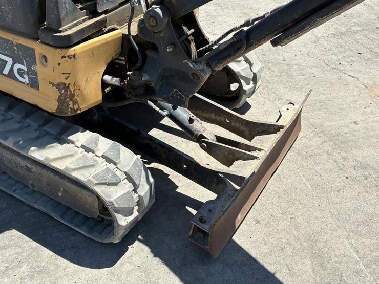 2016-deere-17g-image-8
