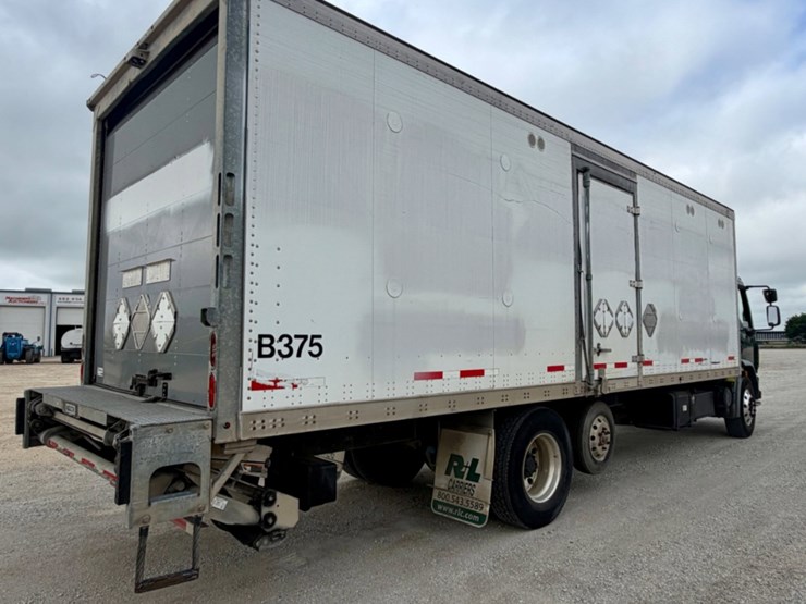 2016-peterbilt-220-image-5