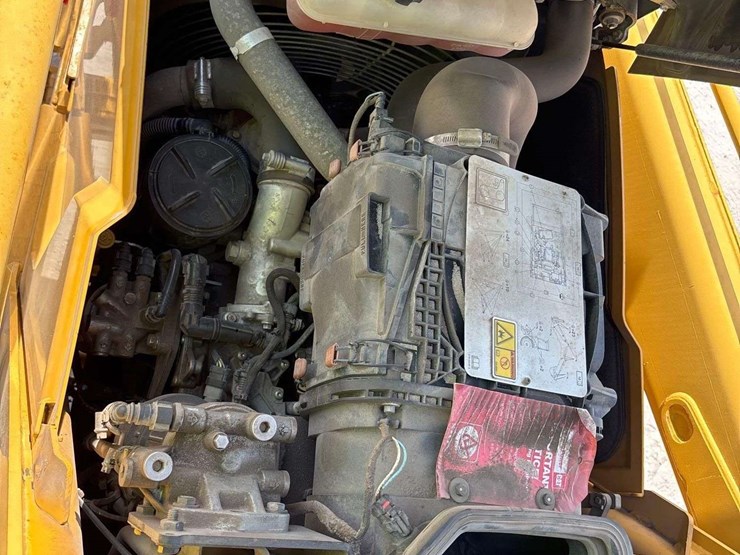 2015-caterpillar-416f-image-25