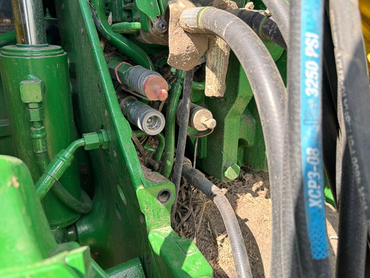 2023-john-deere-8r-340-image-18