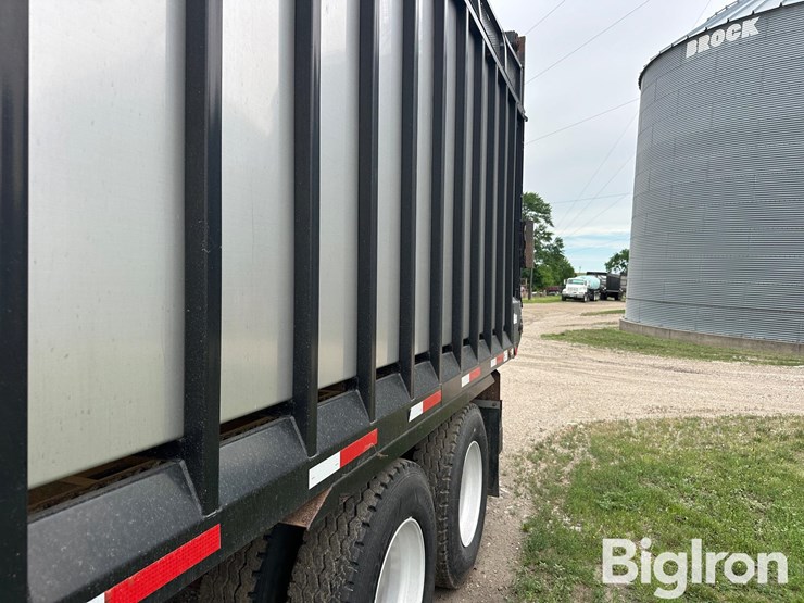 2013-meyer-9140t-boss-rt-t/a-live-bottom-forage-trailer-image-13