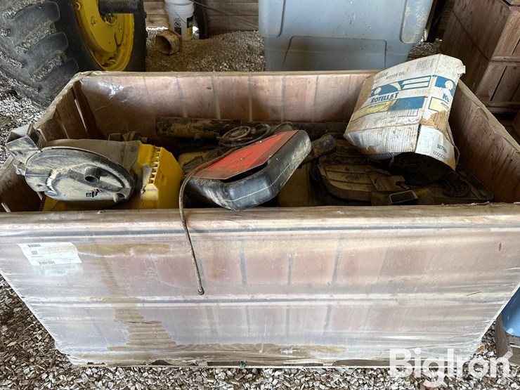 john-deere-pneumatic-planter-boxes-&-blower-motor-image-2