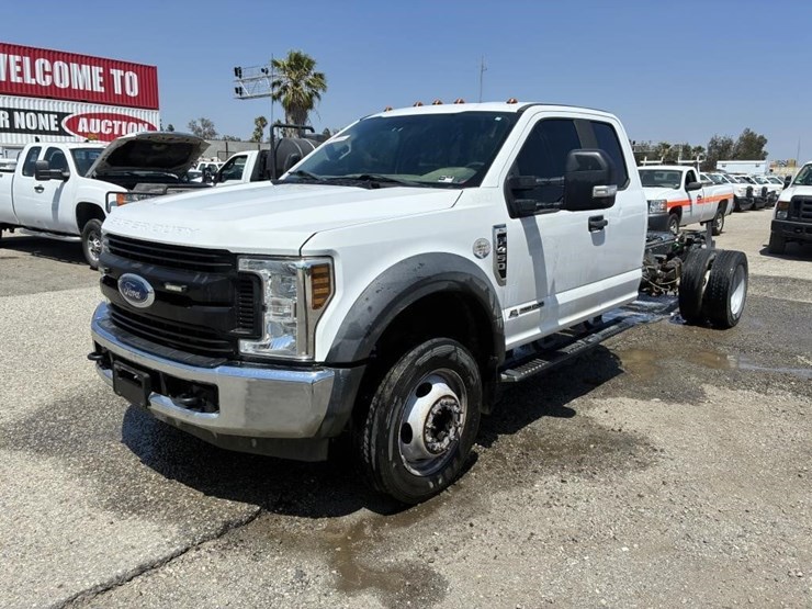 2019-ford-f450-image-1